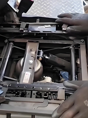 Демпфированные газовые пружины для автомобильных сидений 