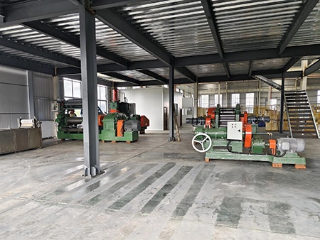 55-литровая автоматическая линия подачи и смешивания резиновых смесей