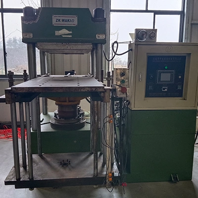 Вулканизационный пресс с двойным управлением